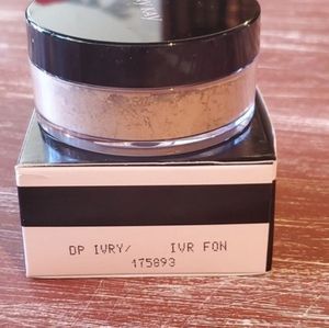 Mary Kay Silky Setting Powder Deep Ivory.